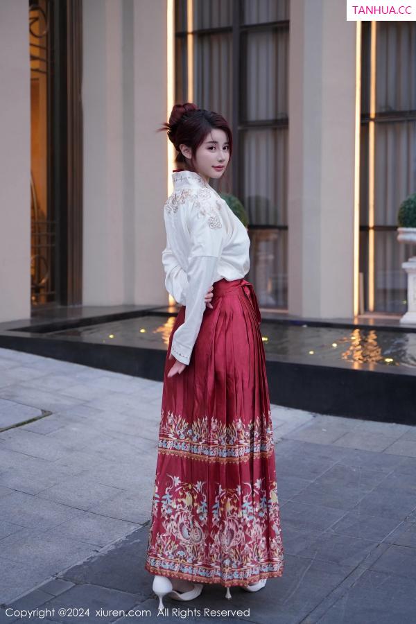 美七Mia  [XiuRen]高清写真图 2024.01.19 No.7985 美七Mia 古装美腿第12张图片